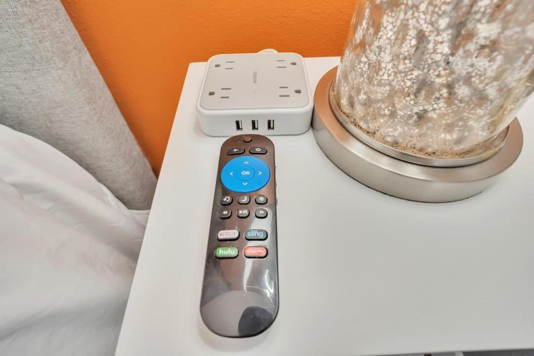 Professionals-Restaurants-Fastwifi-A C-Desk- Pets Apartment San Diego Exterior photo