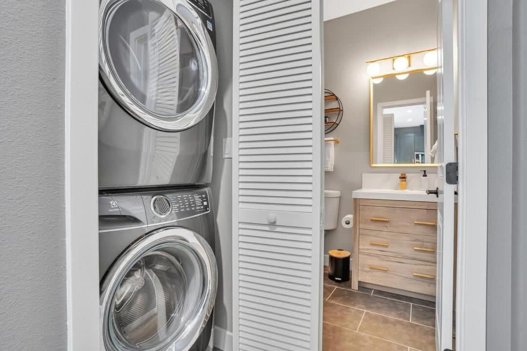 Professionals-Restaurants-Fastwifi-A C-Desk- Pets Apartment San Diego Exterior photo