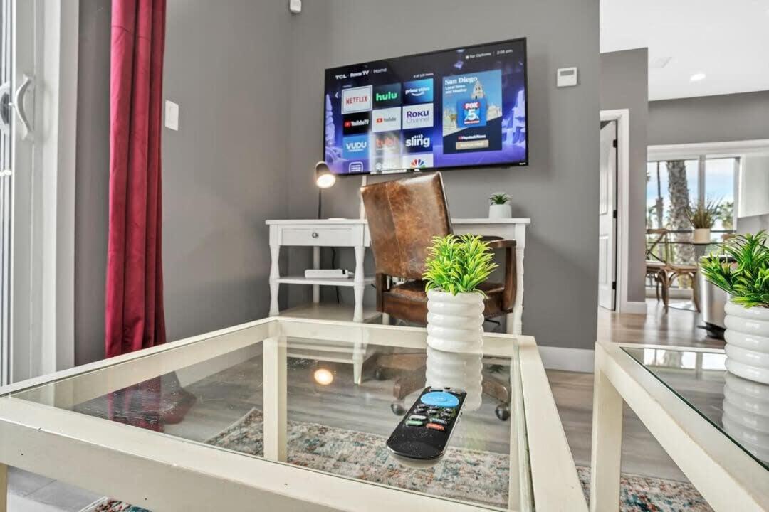 Professionals-Restaurants-Fastwifi-A C-Desk- Pets Apartment San Diego Exterior photo
